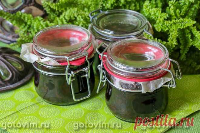 Густое варенье из вишни с коньяком. Рецепт с фото Если хотите получить густое варенье, то выбирайте спелую, не водянистую вишню и увеличьте норму сахара (до 50%  от веса ягоды). А варка в 3 этапа позволит сохранить рубиновый цвет варенья. По желанию в самом конце варки в таз с вишневым вареньем добавьте немного коньяка. Он почти не повлияет на вкус, зато сделает варенье из вишни еще ароматнее.


