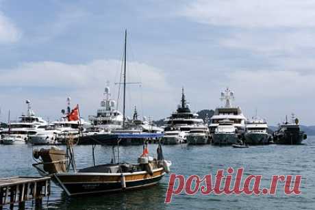 В Турции нашли тело пропавшего без вести более 20 дней назад туриста. На популярном турецком курорте Фетхие нашли тело туриста из Германии, пропавшего без вести более 20 дней назад. Он покинул отель и перестал выходить на связь. На поиски немецкого путешественника сразу вышли сотрудники местной жандармерии и добровольцы, однако найти его им не удалось.