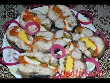 Необычный рулет из скумбрии с пикантной начинкой.Очень вкусная закуска к праздничному столу.