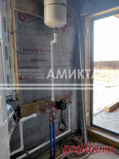 На фото - установка мембранного расширительного бака, отвечающего за сокращение гидравлических ударов, минимизацию циклов включения и выключения насосов и стабилизацию необходимого давления #амикта #отопление #монтаж . Водопровод в загородном доме - https://amikta.ru/vodosnabzhenie/montazh-vodosnabzheniya/