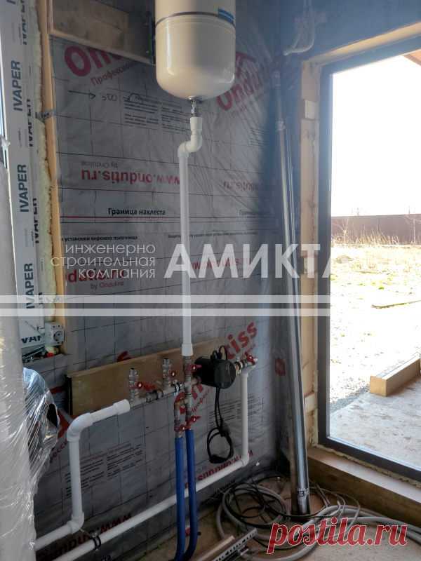 На фото - установка мембранного расширительного бака, отвечающего за сокращение гидравлических ударов, минимизацию циклов включения и выключения насосов и стабилизацию необходимого давления #амикта #отопление #монтаж . Водопровод в загородном доме - https://amikta.ru/vodosnabzhenie/montazh-vodosnabzheniya/