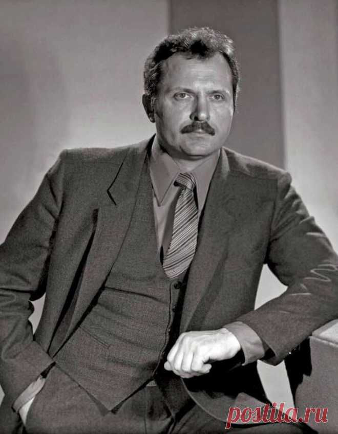 Евгений Лазарев, 31 марта, 1937
 • 18 ноября 2016