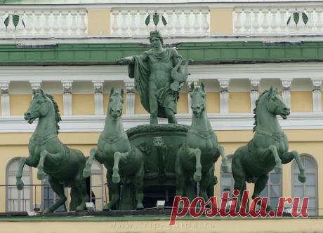 Квадрига Аполлона на Александринском театре // Фото театров Санкт-Петербурга