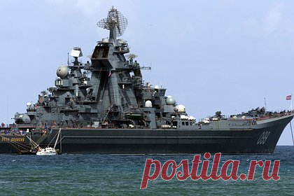 В России допустили вывод крейсера «Петр Великий» из боевого состава ВМФ. Тяжелый атомный ракетный крейсер «Петр Великий» может быть выведен из боевого состава Военно-морского флота (ВМФ) России. По словам источника ТАСС в военно-морской сфере, опыт ремонта и модернизации однотипного крейсера «Адмирал Нахимов» показал, что подобные действия являются очень затратными.