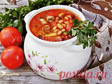 Острый суп с фасолью, колбасками и перцем Согревающий февральский суп с зимней фасолью, всесезонными колбасками и летним болгарским перцем. Витаминный, выразительный!