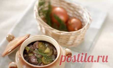 Телятина с солёными огурцами в горшочке - горячее на все времена
