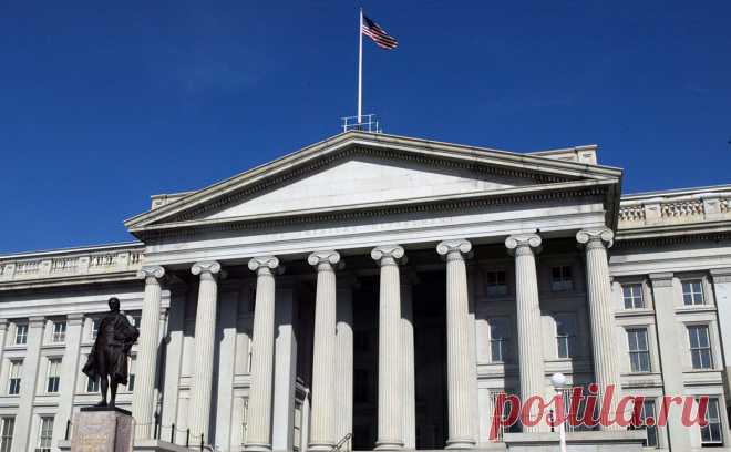 Минфин США сообщил, как помешает России обходить санкции. США намерены перекрыть «лазейки», с помощью которых Россия обходит введенные против нее санкции, сообщил Минфин США. Финансовые транзакции для расчета за энергию и энергоресурсы пока возможны через банки третьих стран