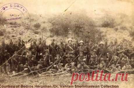 В 1917 Г. АРМЯНСКИЙ ЛЕГИОН ОСВОБОДИЛ ИЕРУСАЛИМ

Ядром Легиона были американские армяне из Нью-Йорка,Чикаго,Вашингтона и Уотертауна.Добровольцы из США проходили регистрацию в Нью-Йорке,а предварительную подготовку-в Патерсоне,штат Нью-Джерси.
История начала активного военного сотрудничества европейцев и армян восходит корнями к событиям средних веков,в частности, ко временам Крестовых походов.Но ещё задолго до этого страны Европы уже были связаны с армянским народом тесными узами отношений