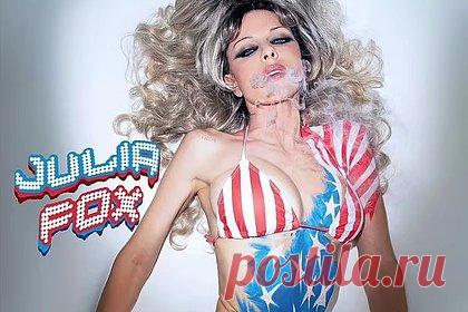 Джулия Фокс снялась с изображением флага США на теле и была обругана в сети. Американская актриса Джулия Фокс снялась в откровенном образе для журнала King Kong и была обругана в сети. Знаменитость поделилась в соцсетях снимком, на котором позирует в бикини с принтом флага США. На размещенном кадре можно заметить, что изображение символа страны также присутствует на ее теле.
