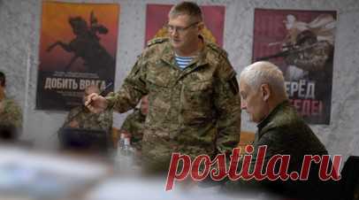 Белоусов заслушал доклады группировки войск «Днепр» в зоне СВО. Министр обороны РФ проинспектировал группировку войск «Днепр». Андрей Белоусов провёл рабочее совещание в пункте управления и заслушал доклады командования о характере действий противника. Министр обороны высоко оценил результаты работы бойцов, а также вручил отличившимся военнослужащим боевые награды. Читать далее
