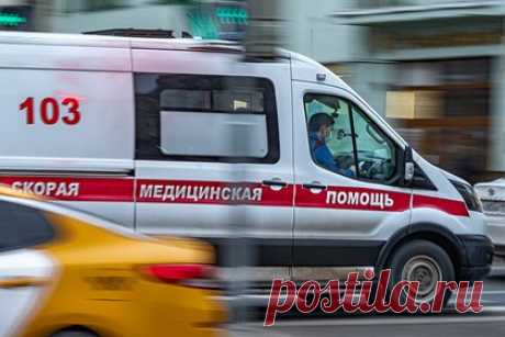 Главный свидетель гибели россиянина в полицейской машине скончался. В Нижнем Тагиле скончался главный свидетель по делу гибели в полицейской машине задержанного Сергея Шамрина. Максим Соловов умер в комнате друга в общежитии, куда пришел отдать долг. По одной из версий, мужчину отравили. Соловов находился в отсеке для задержанных, куда полицейские вниз головой погрузили Шамрина.