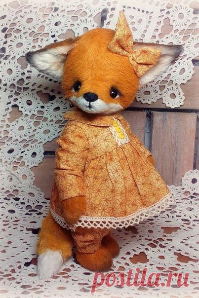 Жизнь состоит из маленьких мгновений,
Простых и восхитительных явлений,
Из множества случайных совпадений
На перекрестках наших дней и трасс.
Жизнь состоит из редких компонентов,
Из крохотных частичек и фрагментов,
Неповторимых, сказочных моментов,
Из тысячей простых и вещих фраз.

/Афанасий Фет/