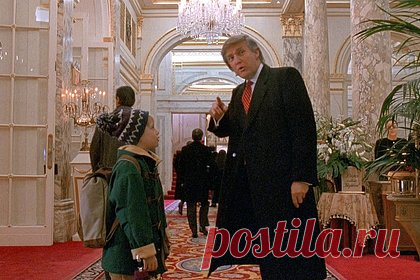 Трамп назвал себя причиной успеха фильма «Один дома 2». Бывший президент США Дональд Трамп заявил, что его камео в фильме «Один дома 2» 1992 года помогло картине добиться успеха. По словам Трампа, режиссер серии фильмов Крис Коламбус упрашивал его поучаствовать в съемках. «Это камео помогло фильму добиться успеха», — сказал он.