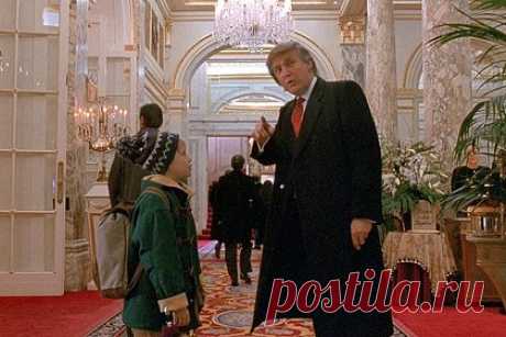 Трамп назвал себя причиной успеха фильма «Один дома 2». Бывший президент США Дональд Трамп заявил, что его камео в фильме «Один дома 2» 1992 года помогло картине добиться успеха. По словам Трампа, режиссер серии фильмов Крис Коламбус упрашивал его поучаствовать в съемках. «Это камео помогло фильму добиться успеха», — сказал он.