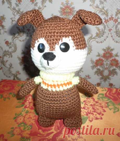 Песик, связанный крючком.