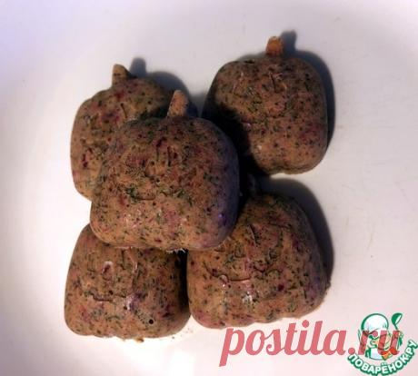 Замороженный соус на все случаи жизни. Рецепт посвящается всем работающим поварятам, которым часто не хватает времени на приготовление сложных блюд и хочется сэкономить время везде, где это возможно без потери вкуса и пользы блюда. Так вот один из вариантов - приготовление универсального соуса, который можно заготовить впрок в выходные и использовать к любым овощам, гарнирам, мясу, рыбе и т. д. среди недели. Этот соус не варится, поэтому в нем сохраняются все полезные вещества клюквы, лука,…