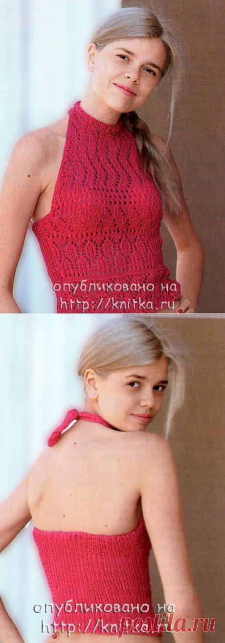 Алый ажурный топ связанный спицами, схема вязания топа и фотография модели