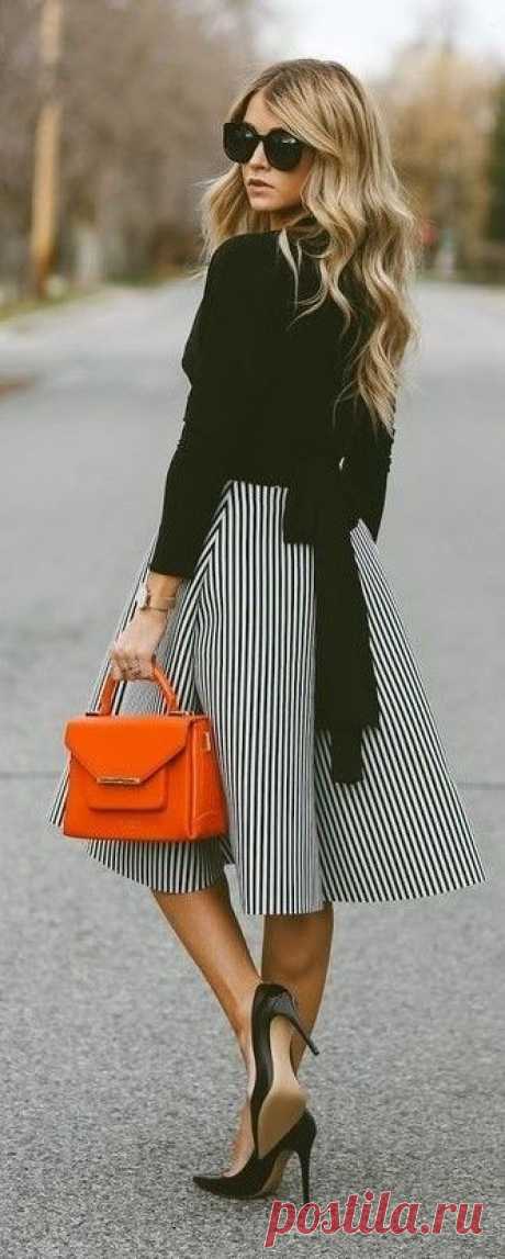 Spring fashion | Striped midi dress, black shirt and heels with orange tote bag (Just a Pretty Style) - Street Fashion