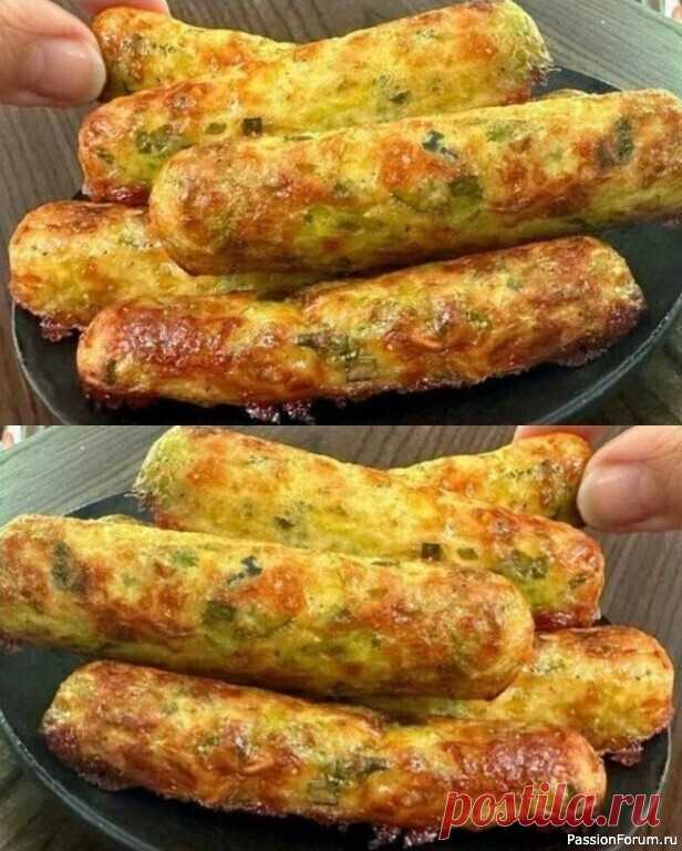 Кабачки с овсянкой. Сытное и полезное блюдо. Ингредиенты:кабачок — 350 г;морковь — шт.;яйца — 2 шт.;сыр — 100 г;петрушка — пучок;картофель — шт.;чеснок — зубчик;соль — ½ ч. л.;черный перец — щепотка;прованские травы — ч. л.;паприка — ½ ч. л.;овсяные хлопья — 4...