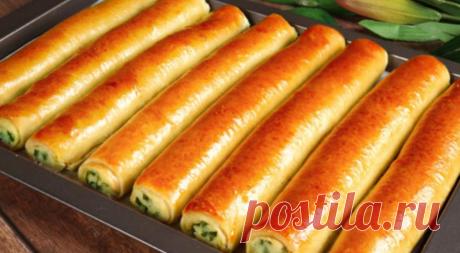 Вкуснее, чем пирожки. Бюджетный и простой рецепт слоеных трубочек Слоёные трубочки представляли собой хрустящее тесто с различными начинками: кремом, джемом или взбитыми сливками. Они подавались как десерт после основного приёма пищи.