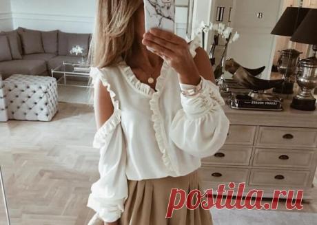 Модные блузки: 25 стильных новинок, которые дополнят ваш гардероб в 2020 году Женские блузки всегда были и будут в моде. Модельеры предлагают дамам сделать акцент не только на нежности фасонов, но и на оригинальности и невероятной легкости. Среди различных моделей красивых блузок можно выбрать ту, которая подойдет для любых модных направлений.