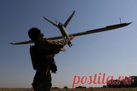 В Литве допустили перенос в страну производства украинских БПЛА. Находящееся на Украине производство военных беспилотных летательных аппаратов может быть частично перемещено в Литву, где уже ведутся аналогичные разработки. Об этом заявил председатель комитета литовского сейма (парламента) по национальной безопасности и обороне Лауринас Касчюнас.