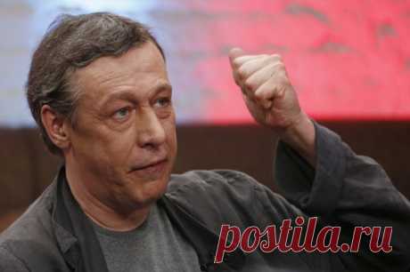 «Проклятья рода» избежать не смог. Как Михаил Ефремов судьбой распорядился. Михаил Ефремов, как человек талантливый, пытался даже в ролях обыгрывать свою пагубную страсть. Сперва над этим смеялись, но потом он стал находить все меньше понимания.