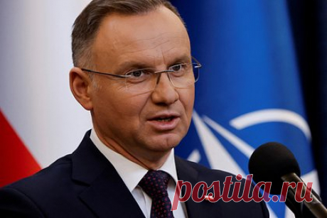 Премьер Польши пригрозил Дуде досрочными парламентскими выборами. Премьер-министр Польши Дональд Туск пригрозил президенту страны Анджею Дуде досрочными парламентскими выборами. По словам политика, он пойдет на это, если президент Польши и Конституционный суд «сделают невозможной выплату людям денег». Польский лидер пока не подписал принятый парламентом закон о бюджете.