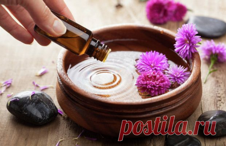 Как лечить заусенцы:Herb-Еco
Для более сильного эффекта вы можете корректировать рецепты ванночек самостоятельно - для этого необходимо добавить 3-4 капли эфирного масла. Каждое из этих чудесных масел несет в себе особые целебные свойства - подберите для себя самые подходящие варианты и добавляйте. Сосна, кедр, иланг-иланг, ладан, сандал, бергамот- спасут от заусенцев, а ногти от расслаивания и хрупкости