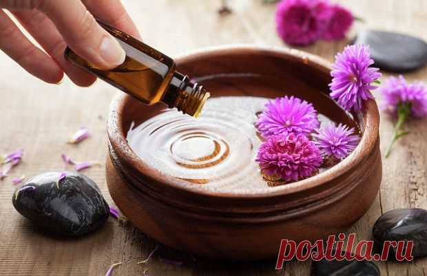 Как лечить заусенцы:Herb-Еco
Для более сильного эффекта вы можете корректировать рецепты ванночек самостоятельно - для этого необходимо добавить 3-4 капли эфирного масла. Каждое из этих чудесных масел несет в себе особые целебные свойства - подберите для себя самые подходящие варианты и добавляйте. Сосна, кедр, иланг-иланг, ладан, сандал, бергамот- спасут от заусенцев, а ногти от расслаивания и хрупкости