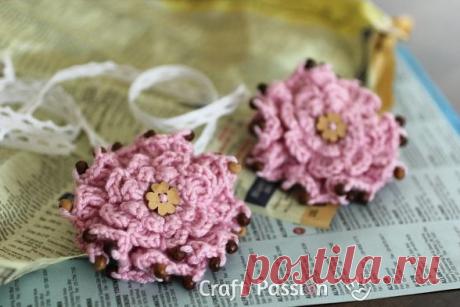 Слоистый цветок рюшами. Связать крючком по уроку