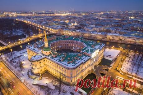Михайловский замок, Санкт-Петербург. Автор фото — Станислав Забурдаев: nat-geo.ru/photo/user/294453/