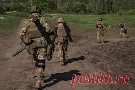 Нидерланды призвали помочь Украине создать эффективные Вооруженные силы. Нидерланды призвали помочь Украине создать современные и эффективные Вооруженные силы, которые будут совместимы с НАТО, чтобы приблизить вступление Киева в альянс. С таким призывом выступил глава МИД королевства Вопке Хукстра после встречи глав МИД стран-членов НАТО в Осло.