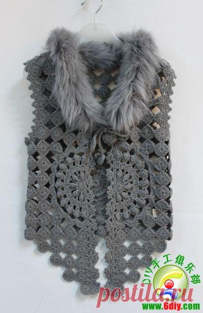 Жилет крючком с меховым воротничком