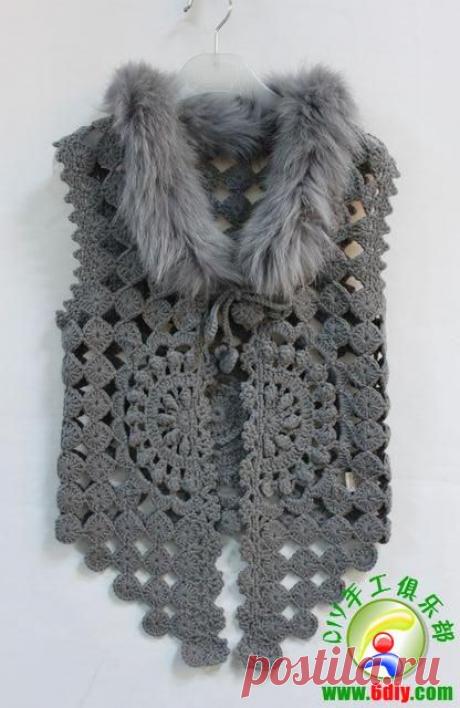 Жилет крючком с меховым воротничком