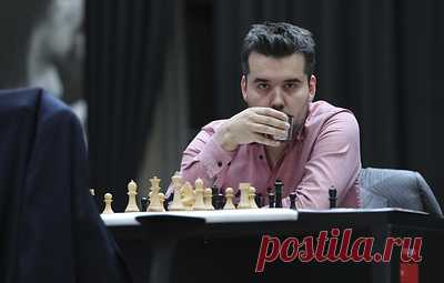 Непомнящий сыграл вничью с Дин Лижэнем в десятой партии матча за мировую шахматную корону. Партия завершилась на 45-м ходу из-за недостатка фигур