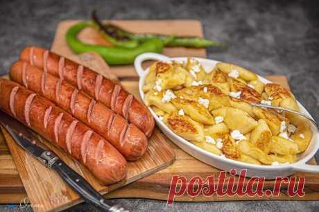 Копытки с творогом. Польская кухня - Будет вкусно
                                             - 22 февраля
                                             - 43440402881 - Медиаплатформа МирТесен Точнее это клецки, сырные клецки из картофельного пюре. Это разновидность ленивых вареников или ленивых галушек. В польской кухне есть два вида ленивых вареников , первый всем нам знакомый творог и мука , второй присущий польской кухне и ряду славянских стран, это картофель и мука и ...