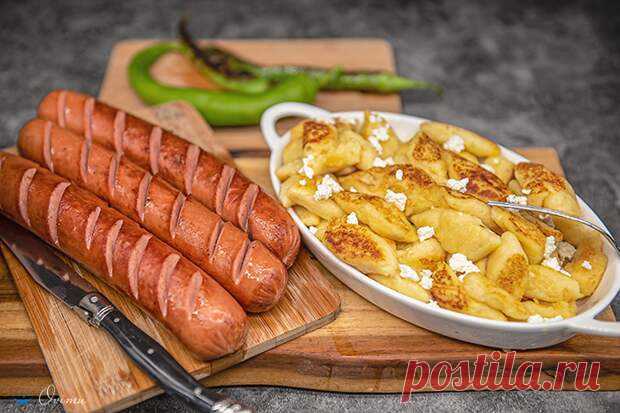 Копытки с творогом. Польская кухня - Будет вкусно
                                             - 22 февраля
                                             - 43440402881 - Медиаплатформа МирТесен Точнее это клецки, сырные клецки из картофельного пюре. Это разновидность ленивых вареников или ленивых галушек. В польской кухне есть два вида ленивых вареников , первый всем нам знакомый творог и мука , второй присущий польской кухне и ряду славянских стран, это картофель и мука и ...