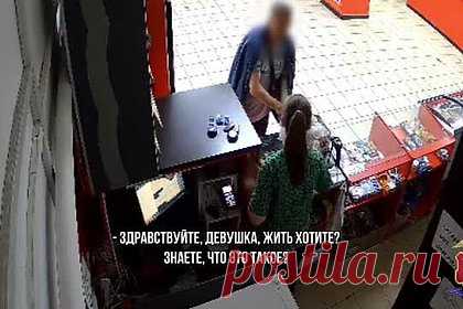 Вежливый россиянин с муляжом гранаты из мыла ограбил магазин и попал на видео. В Гусь-Хрустальном полиция задержала 51-летнего местного жителя, ограбившего магазин с использованием муляжа гранаты, сделанного им из куска хозяйственного мыла. На кадрах виден мужчина, который вежливо просит продавщицу выдать наличность из кассы и шоколадку с орешками.