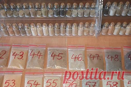 Стало известно о массовом воровстве песка на пляжах популярного курорта. Экоактивисты, участники движения Sardegna rubata e depredata («Сардиния ограблена и разграблена») пожаловались на участившиеся случаи массового воровства песка на пляжах популярного итальянского курорта. Только в июле таможенники в аэропорту Сардинии изъяли у туристов 1,4 килограмма украденных природных сувениров.