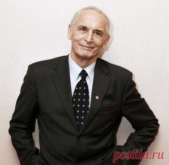 Василий Лановой: «Мой дед защищает и своих, и чужих» 16 января Василий Лановой празднует 83-й день рождения. «ВМ» первой поздравила любимого артиста, когда он принимал экзамены по предмету «художественное чтение».