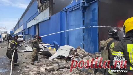 В Ставрополе горит склад лакокрасочных материалов. В Ставрополе загорелся склад с лакокрасочными материалами, огонь распространился на площади в 1 тыс. кв. м. Об этом сообщил глава города Иван Ульянченко в мессенджере "Макс". "В северо-западном районе Ставрополя произошло ...