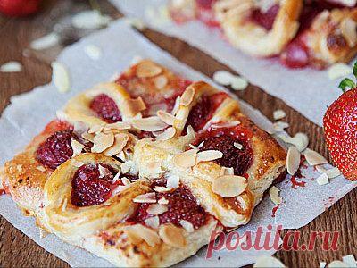 Пирожки с клубникой из слоеного теста - рецепт приготовления с фото / COOK-MASTER.RU