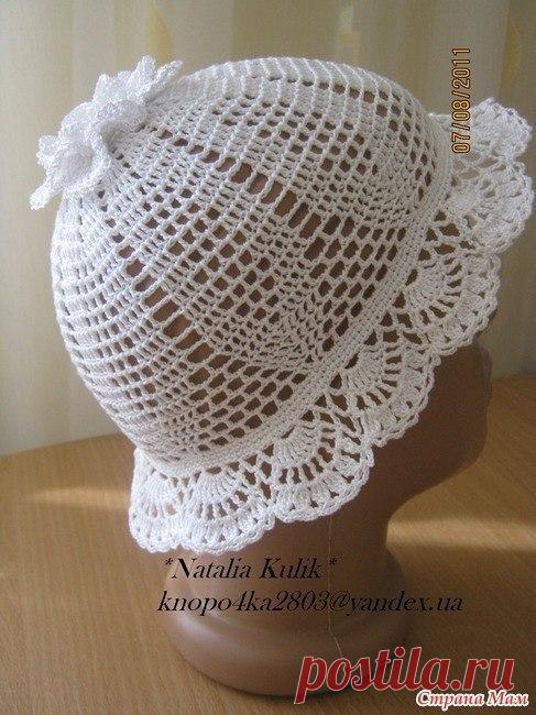Шапочка с цветком на макушке крючком