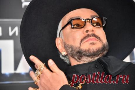 «Кривляться меньше надо!». В Сети оценили падение гонораров Киркорова. Филипп Киркоров снизил гонорар за свои выступления в полтора раза и теперь просит «всего» $100 тысяч — но пользователи интернета считают, что и этого много за выступления короля российской эстрады.