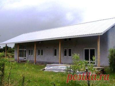 Постройка уютного и экологичного дома из прессованного сена