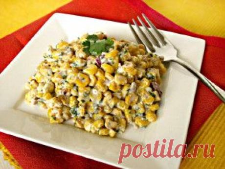 Кукурузный салат.

Время приготовления: 10 минут
Количество порций: 4

Очень простой в приготовлении салат. Можно подавать к рыбе или мясу.

Ингредиенты:

Консервированная кукуруза — 2 банки
Майонез — 4 столовые ложки
Молоко — ¼ стакана
Сыр фета — 100-150 гр.
Лимонный сок — 2 столовые ложки
Зелень (петрушка или кинза) — 3 веточки
Репчатый красный лук — ½ шт.
Соль, перец молотый по вкусу