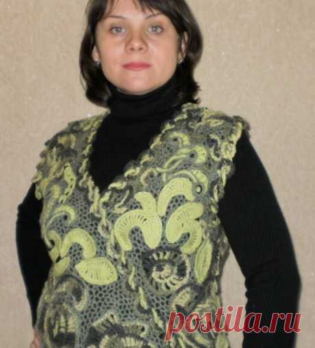 Безрукавка крючком в технике ирландского кружева