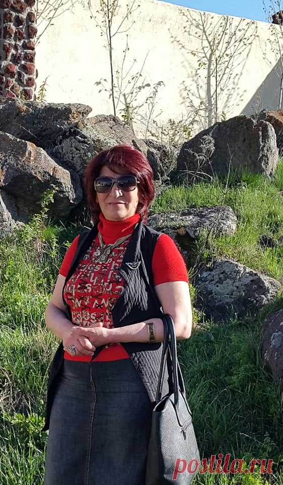 Հայոց հսկաների`ԱՐԱՐԱՏԻ եւ ԱՐԱԳԱԾԻ հովանու ներքո🌼
Ծանրաբեռնված ու հոգնեցուցիչ աշխատանխային խորհրդակցությունից հետո օրն առավել հաճելի ավարտ ունեցավ: Գործընկերներիս հետ ոչ միայն հաճելի ժամանակ անցկացրինք,այլև հիշողության գիրկն ուղարկվող գեղեցիկ լուսանկարներ ունեցանք մայիսյան ծաղկունք ապրող հայրենի Ապարանիս գեղատեսիլ բնաշխարհի գրկում`բիբլիական հաոց լեռների վեհաշուք տեսքով զմայլված.....