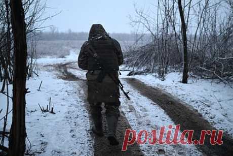 В России раскатали бульдозером гуманитарную помощь бойцам СВО. В Донецкой народной республике недалеко от границы с Ростовской областью нашли выброшенную на свалку гуманитарную помощь участникам специальной военной операции. Об этом рассказал порталу 161.ru волонтер Александр Закутний. По словам мужчины, гумпомощь раскатали бульдозером.